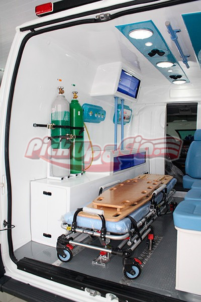 transformação veiculo ambulância foto do interior de fibra